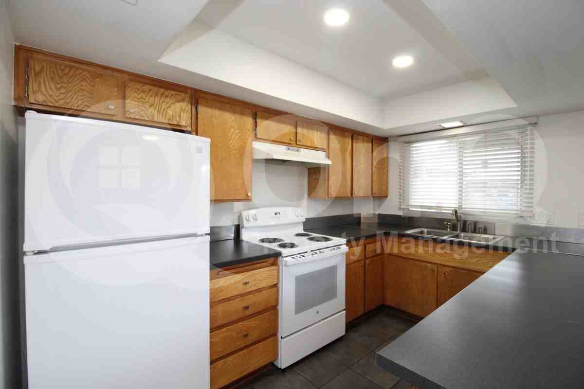 4526 N 15th Ave - Photo 5 of 27