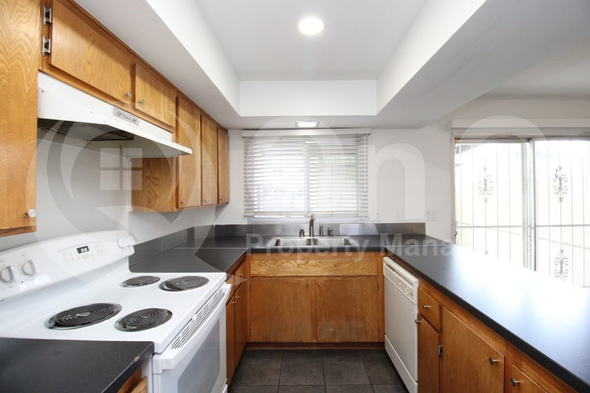 4526 N 15th Ave - Photo 6 of 27