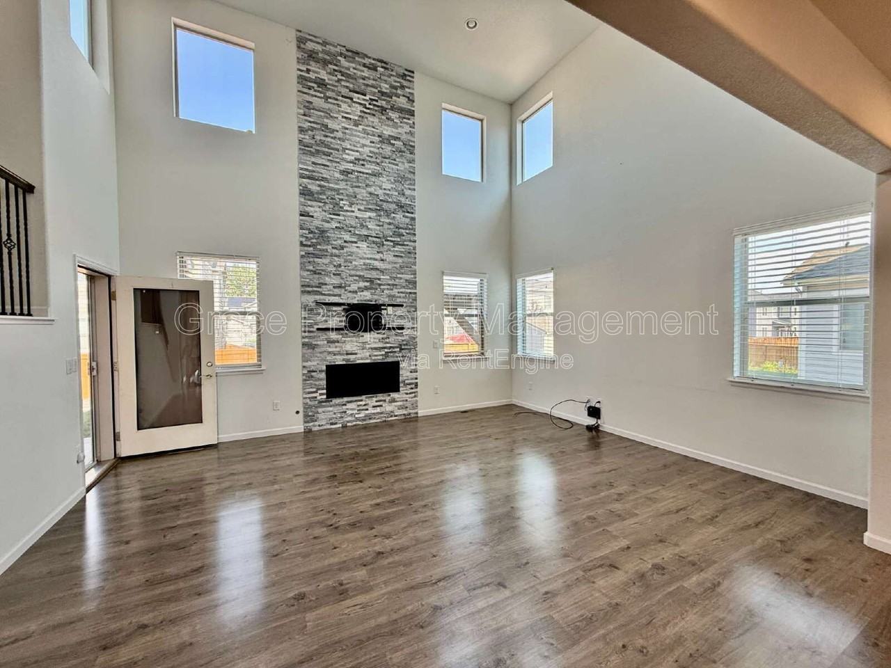 12292 Jasper St - Photo 5 of 45