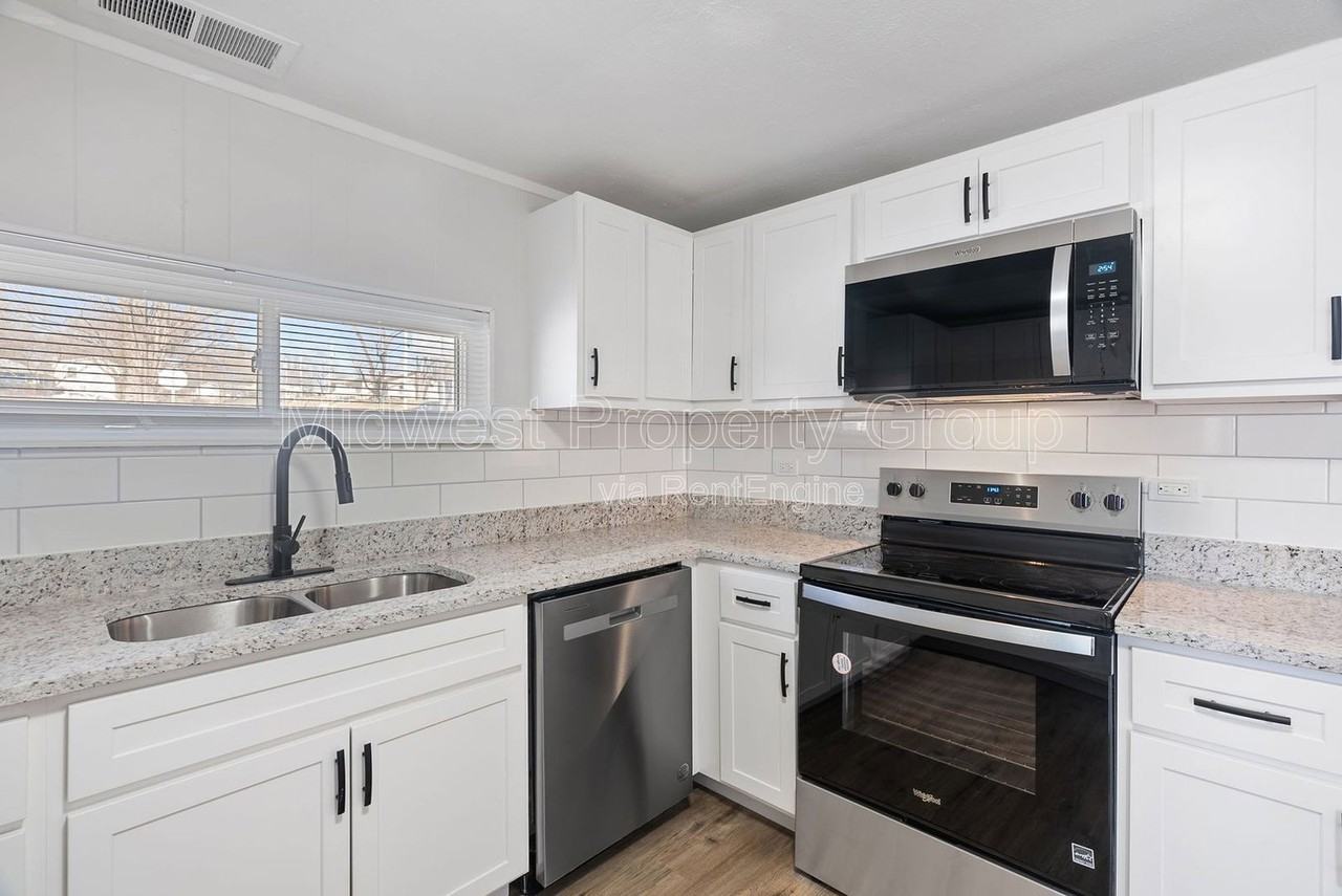 17 Marie Dr - Photo 6 of 20