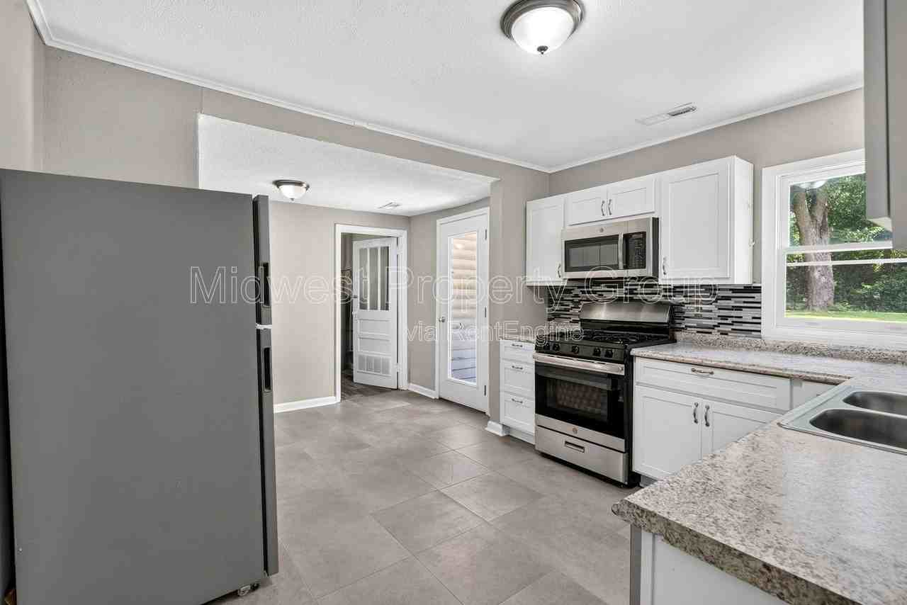 15 Marie Dr - Photo 5 of 27