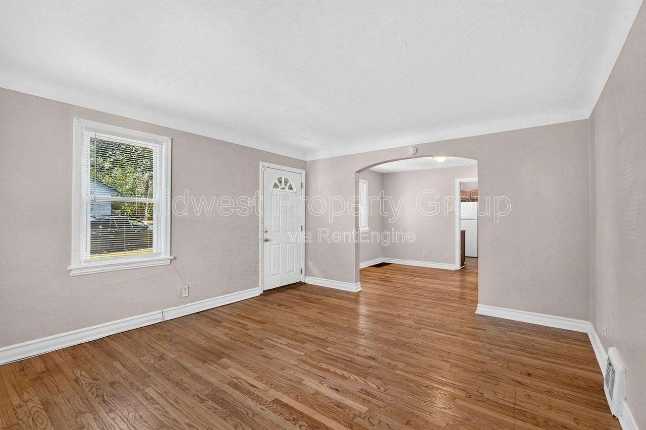 7815 Cler Ave - Photo 4 of 24