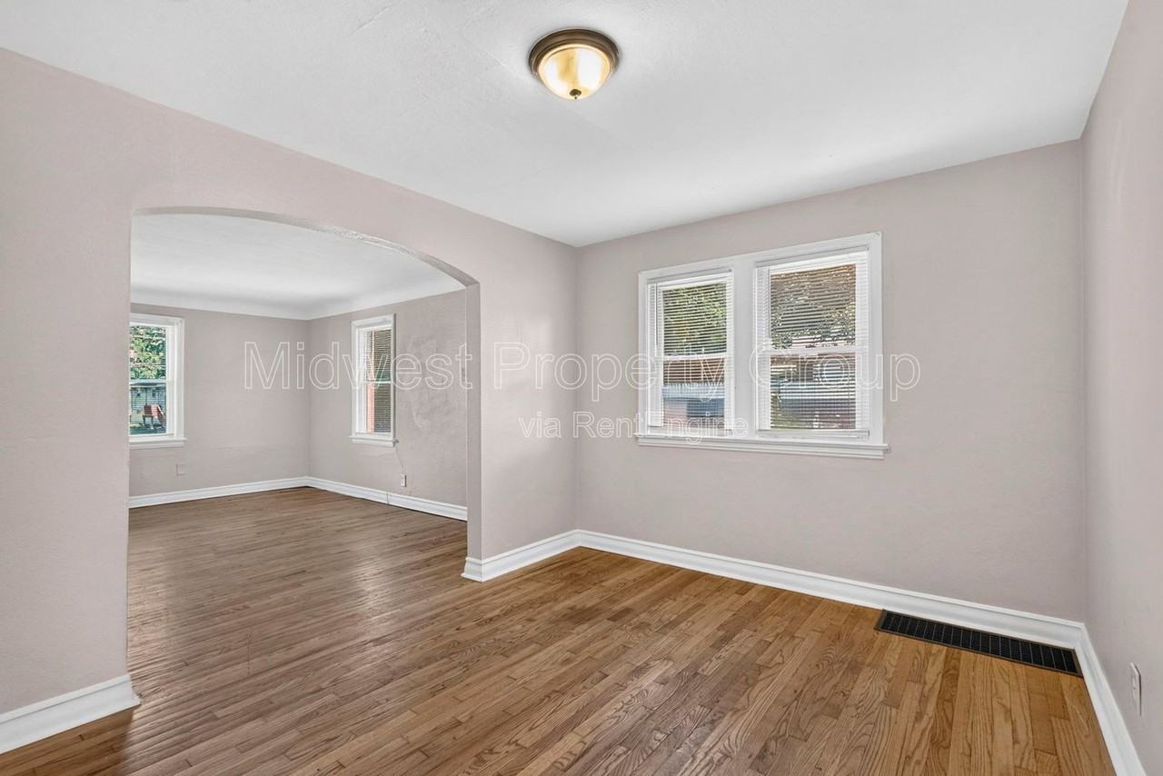 7815 Cler Ave - Photo 6 of 24