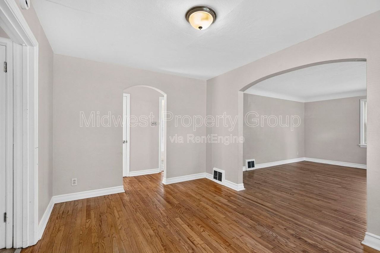 7815 Cler Ave - Photo 7 of 24