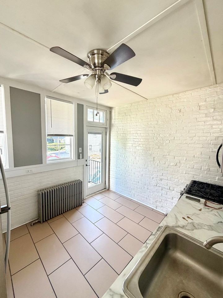 205 E King St #2 - Photo 5 of 11
