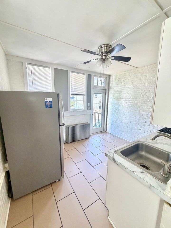 205 E King St #2 - Photo 6 of 11