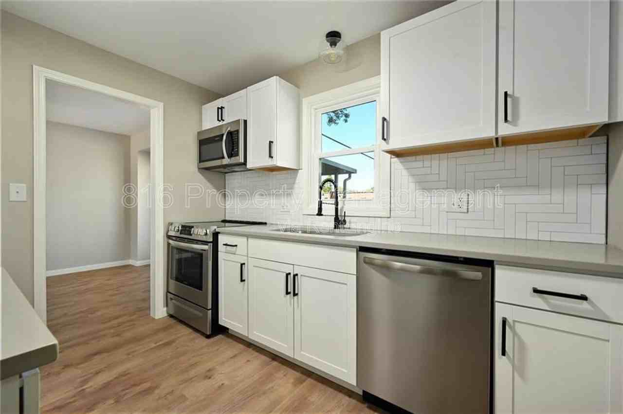 12120 W 63rd Ter - Photo 5 of 18