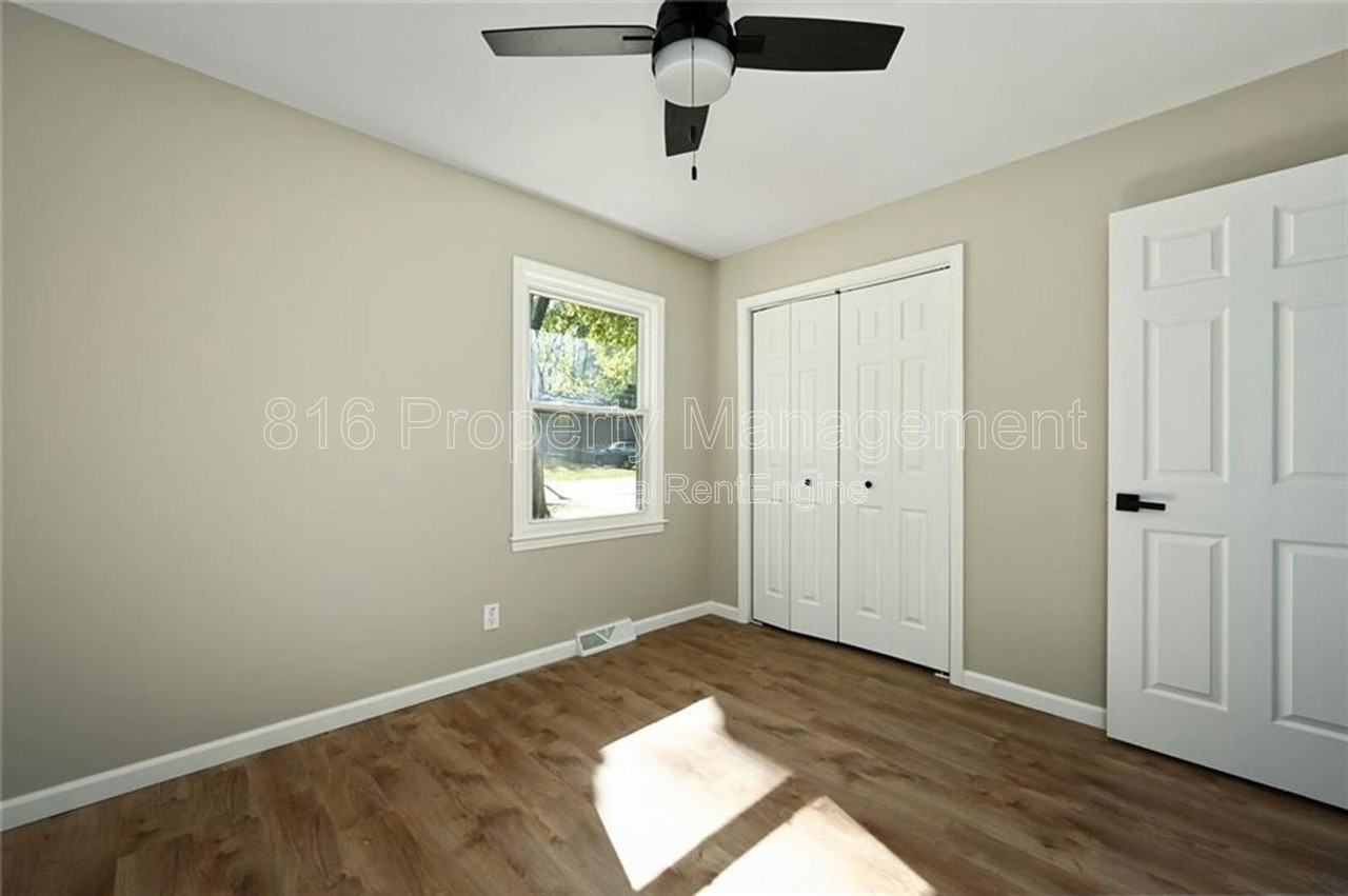 12120 W 63rd Ter - Photo 7 of 18
