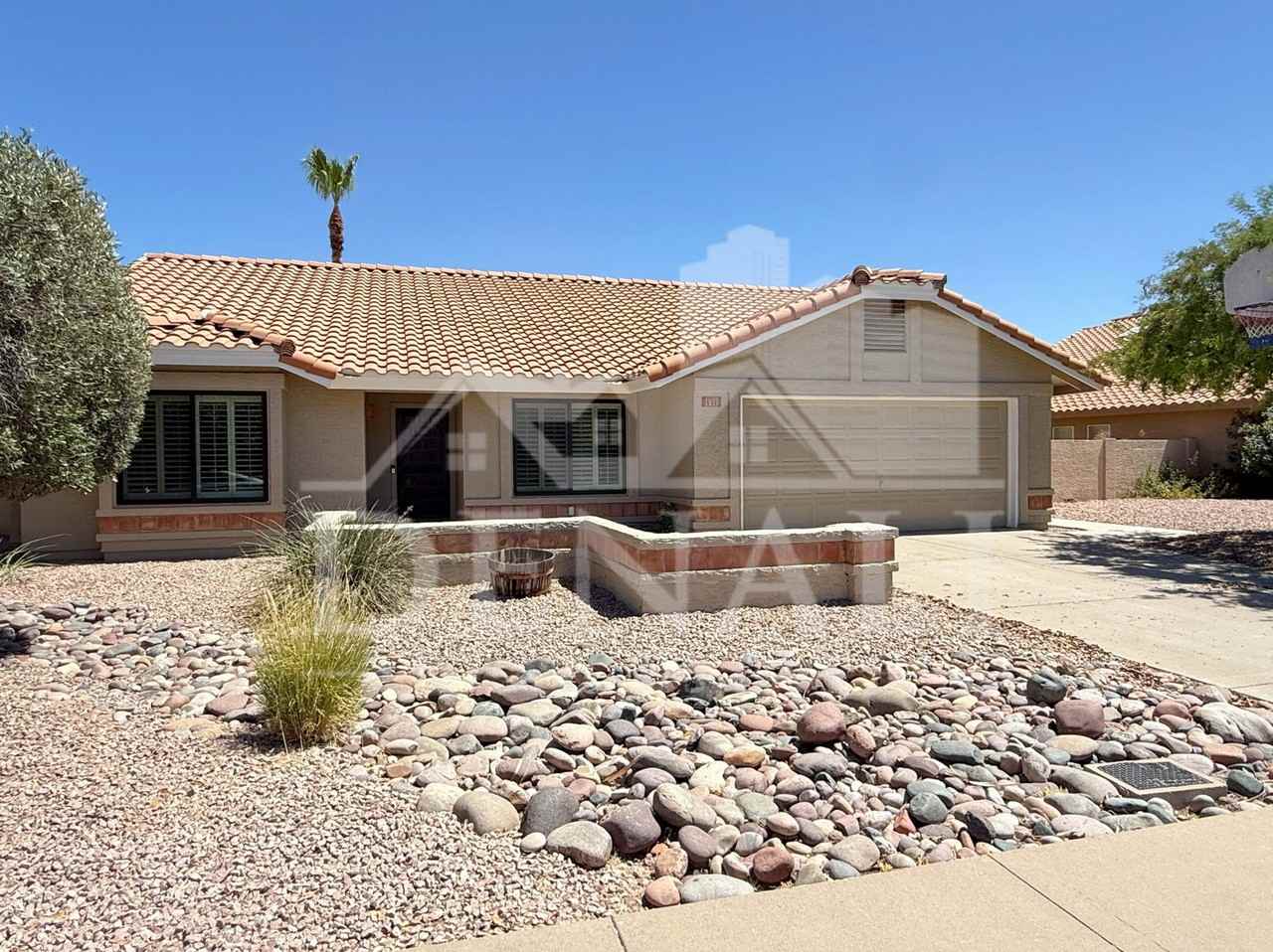1211 E Drake Dr - Photo 2 of 29