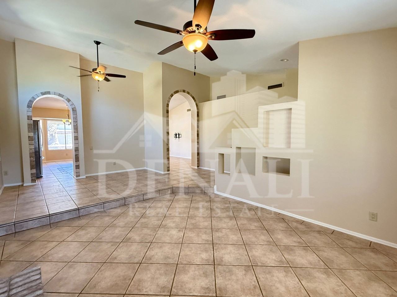 1211 E Drake Dr - Photo 4 of 29