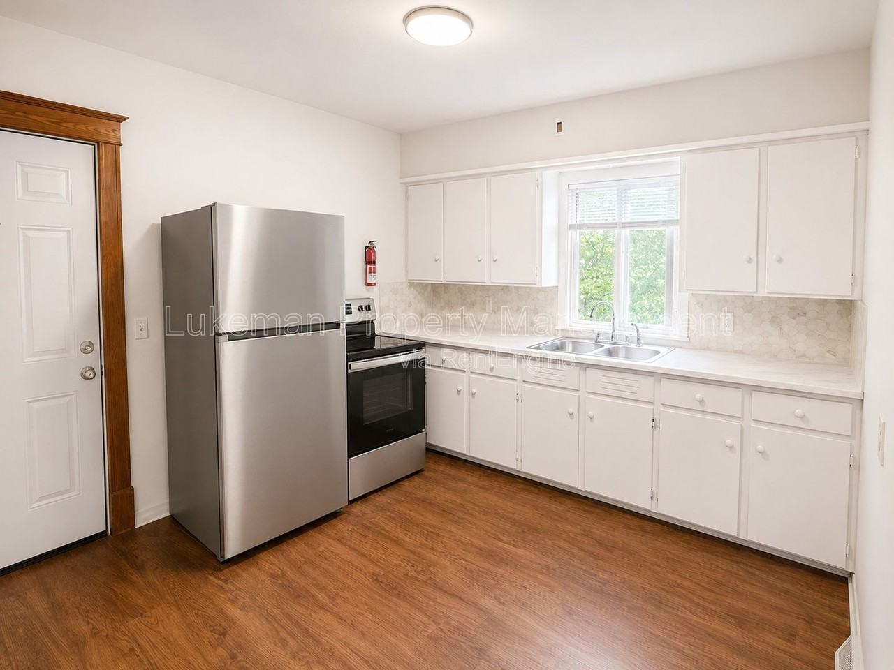 1104 Washington Ave #2 - Photo 2 of 10