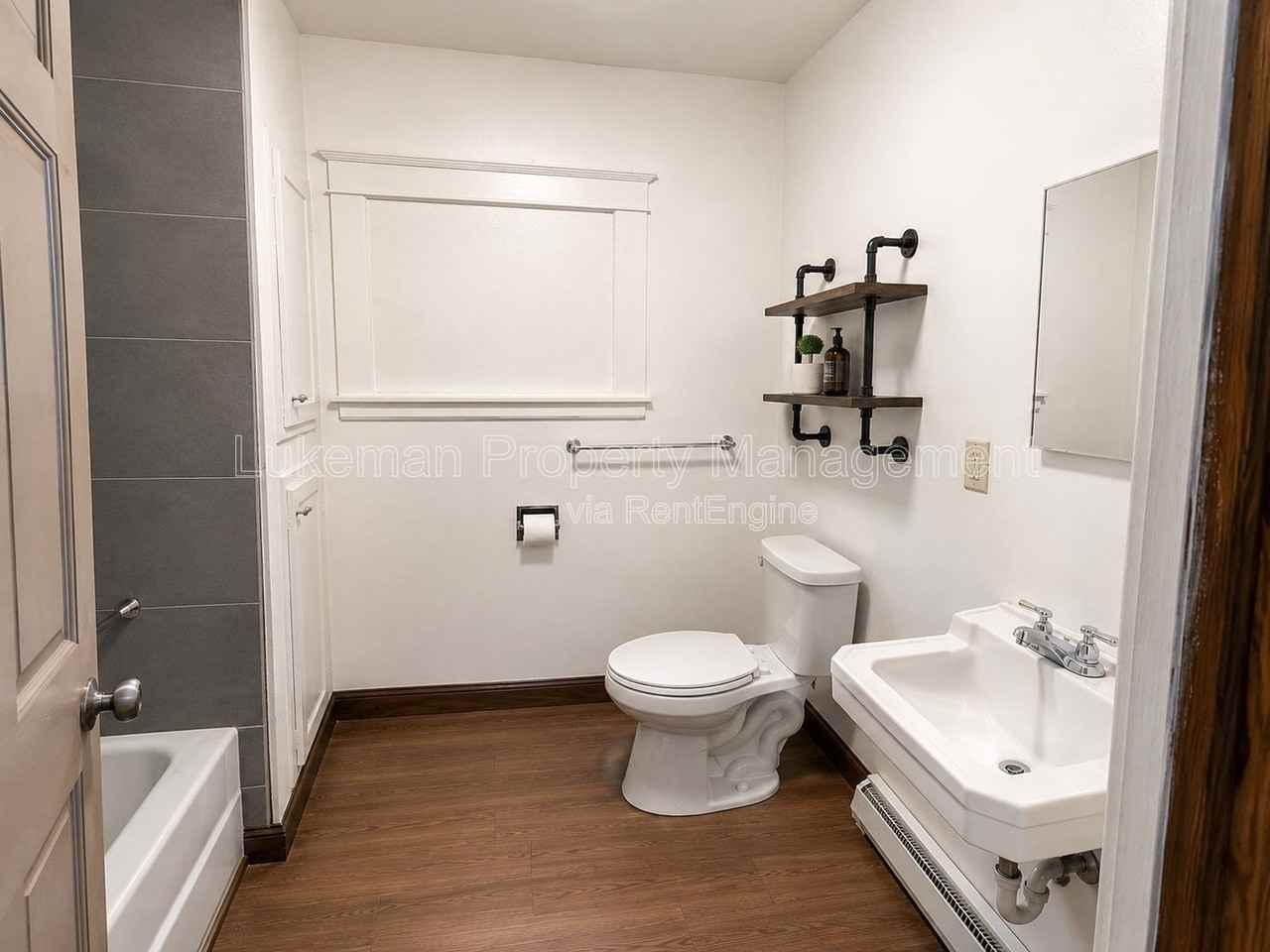 1104 Washington Ave #2 - Photo 3 of 10