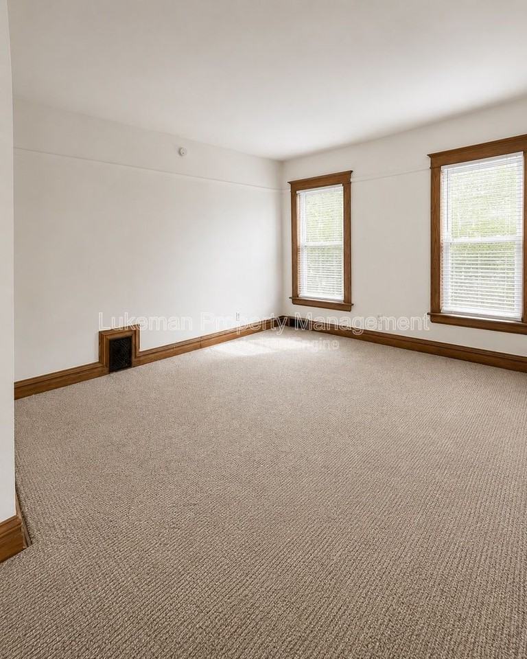 1104 Washington Ave #2 - Photo 4 of 10