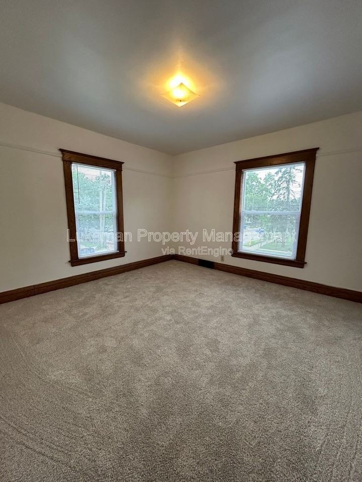 1104 Washington Ave #2 - Photo 5 of 10