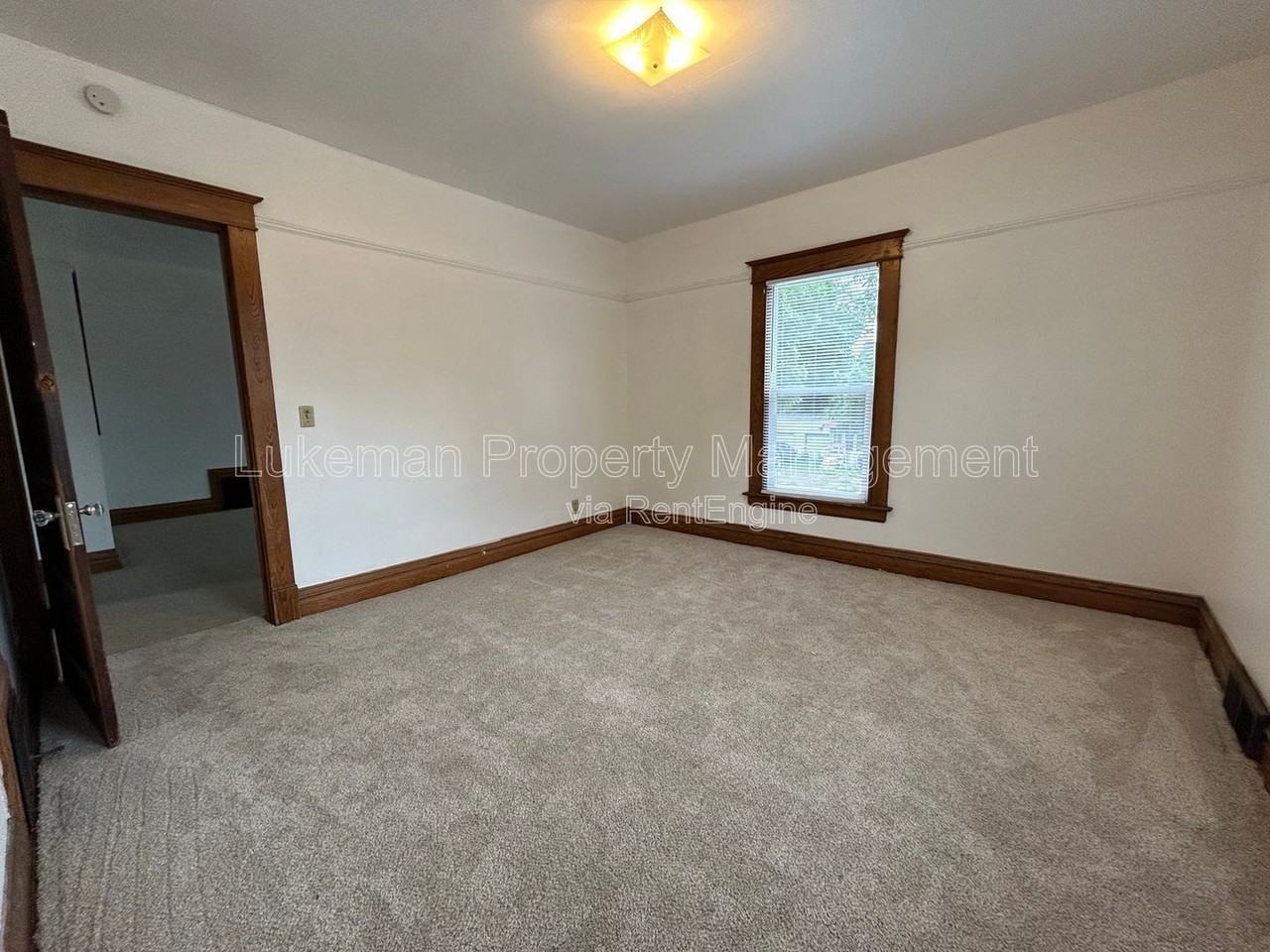 1104 Washington Ave #2 - Photo 6 of 10