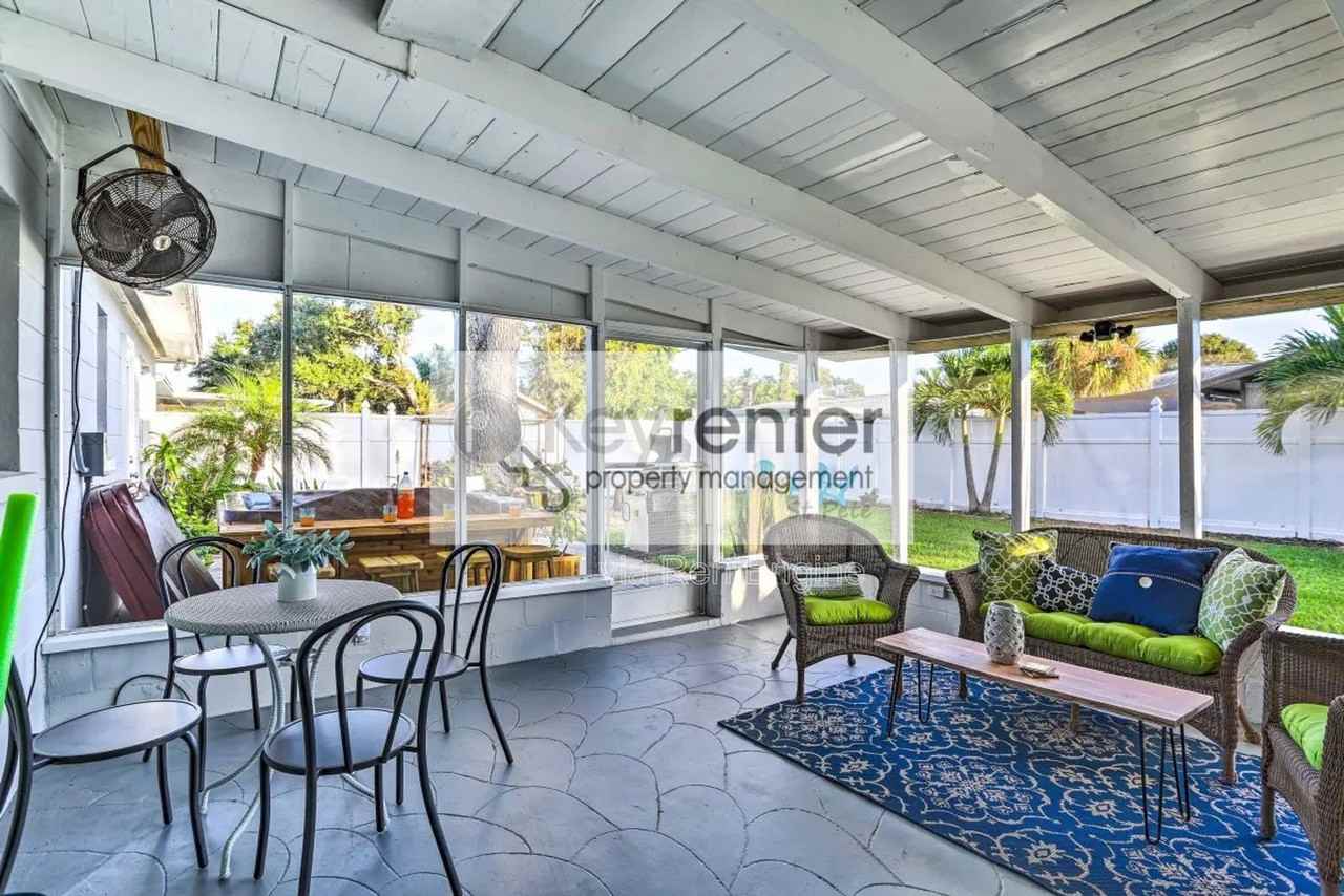 9954 48th Pl N - Photo 5 of 33