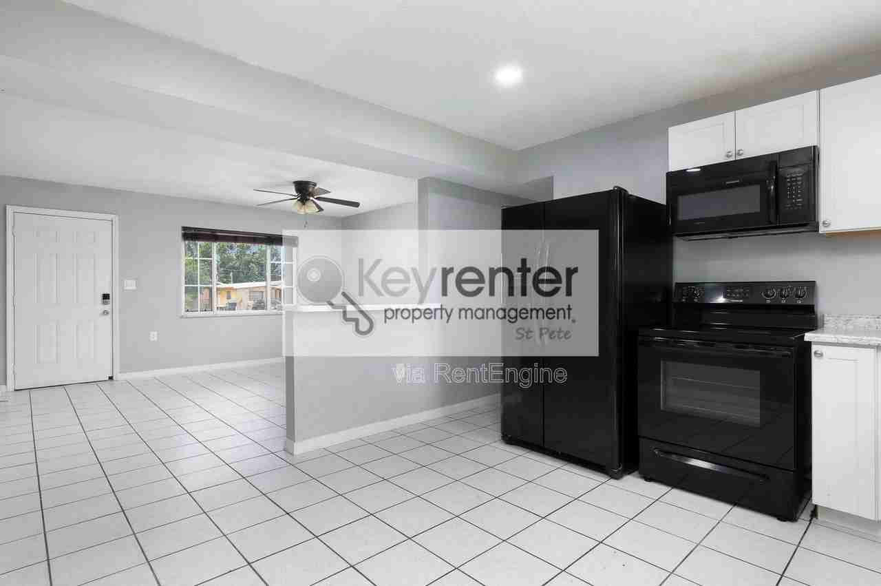 5255 45th Ave N - Photo 4 of 26