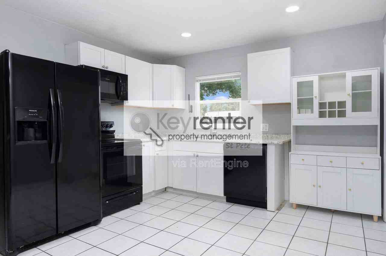 5255 45th Ave N - Photo 5 of 26