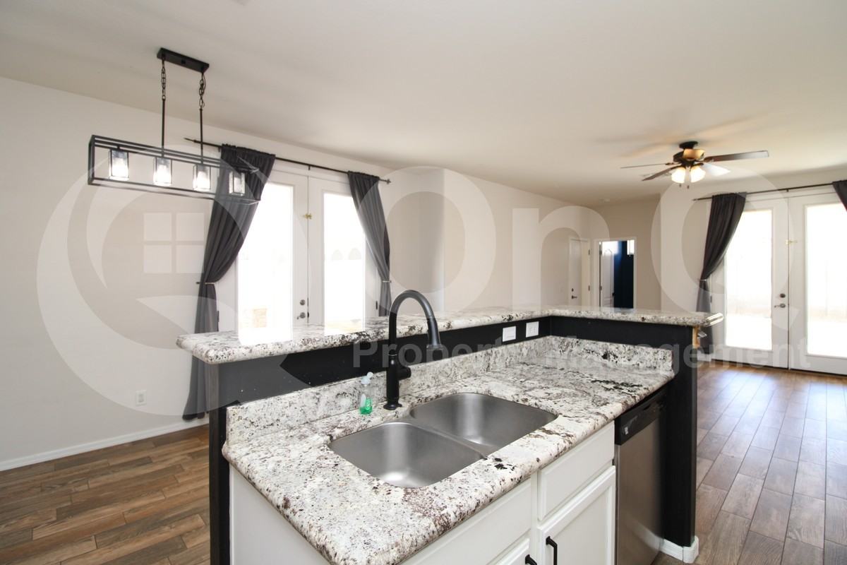 3641 E Moreno St - Photo 5 of 41