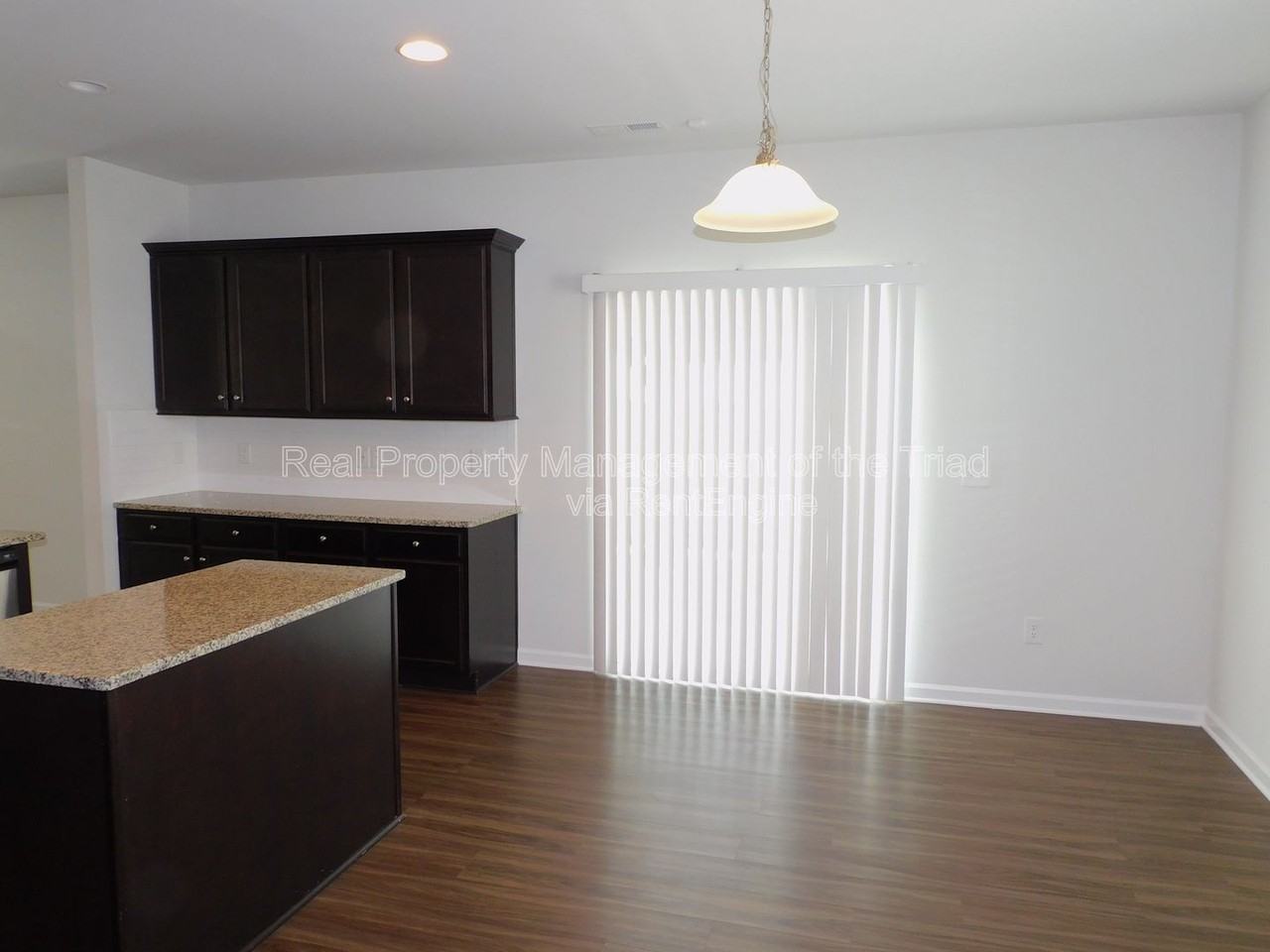 390 Spaulding St - Photo 4 of 35