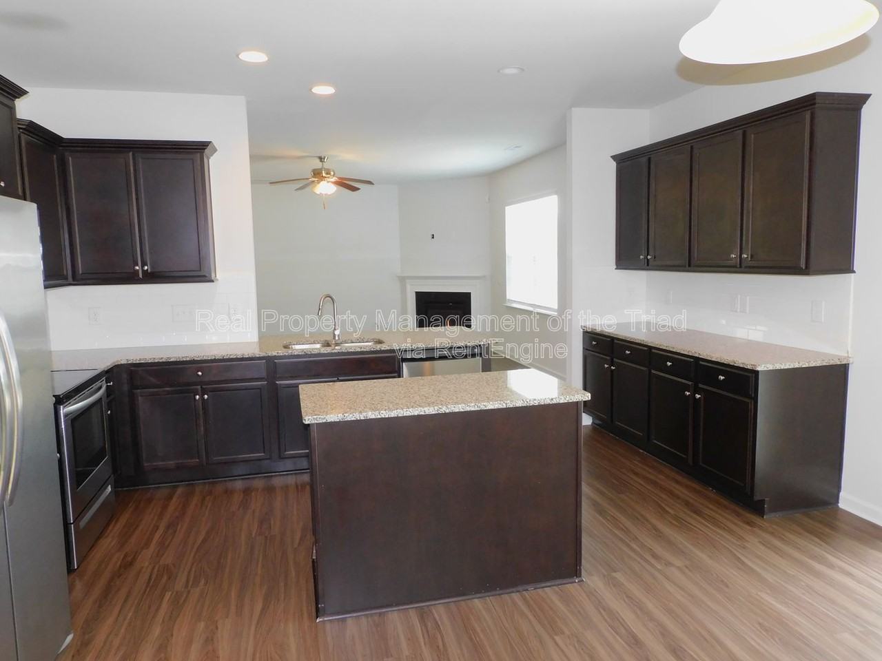 390 Spaulding St - Photo 6 of 35