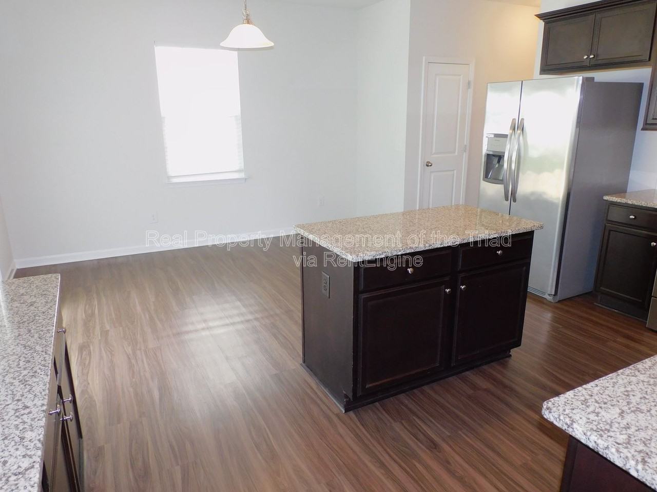 390 Spaulding St - Photo 7 of 35