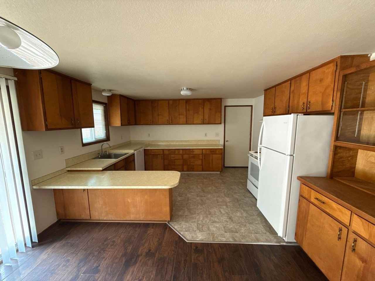 2435 City View St - Photo 6 of 26