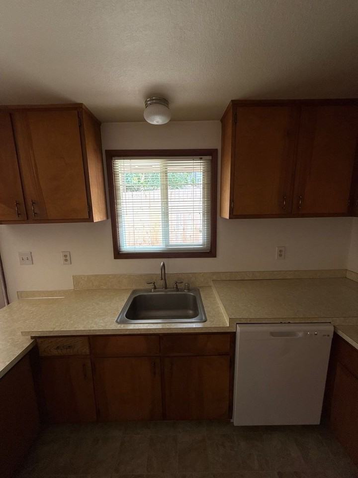 2435 City View St - Photo 7 of 26