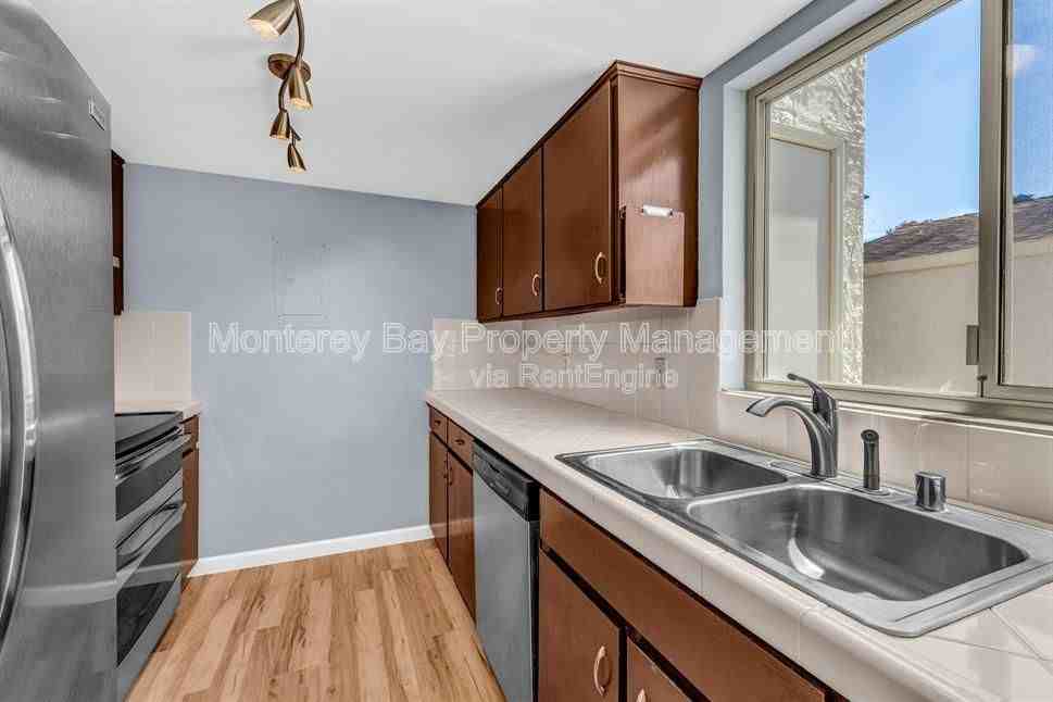 3137 Seacrest Ave #12 - Photo 7 of 28