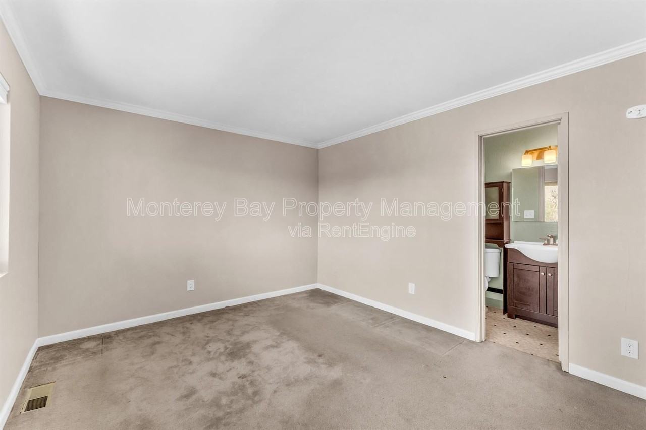 3137 Seacrest Ave #12 - Photo 5 of 28