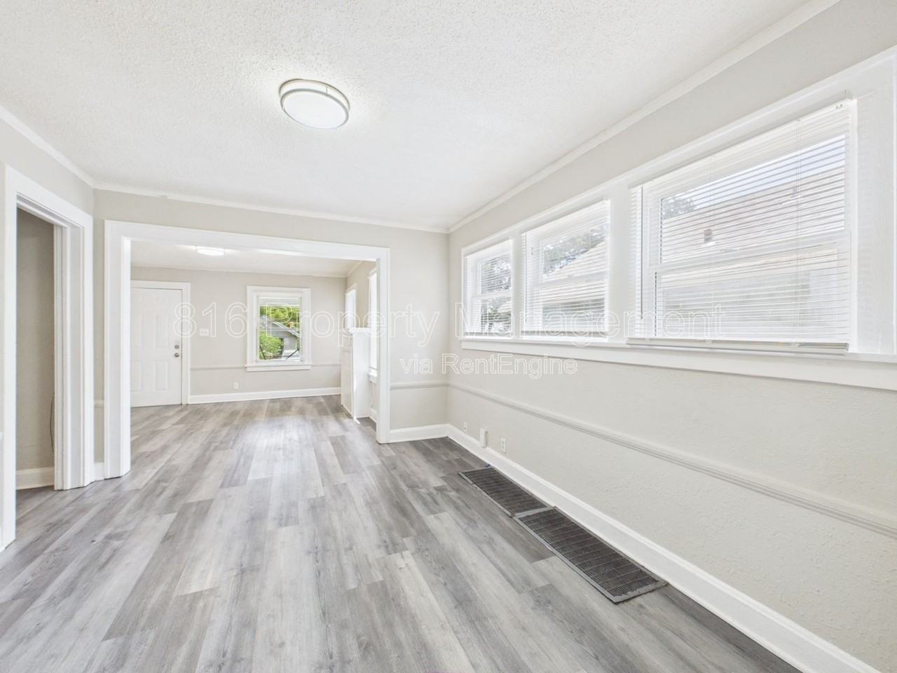 5636 Garfield Ave - Photo 6 of 22