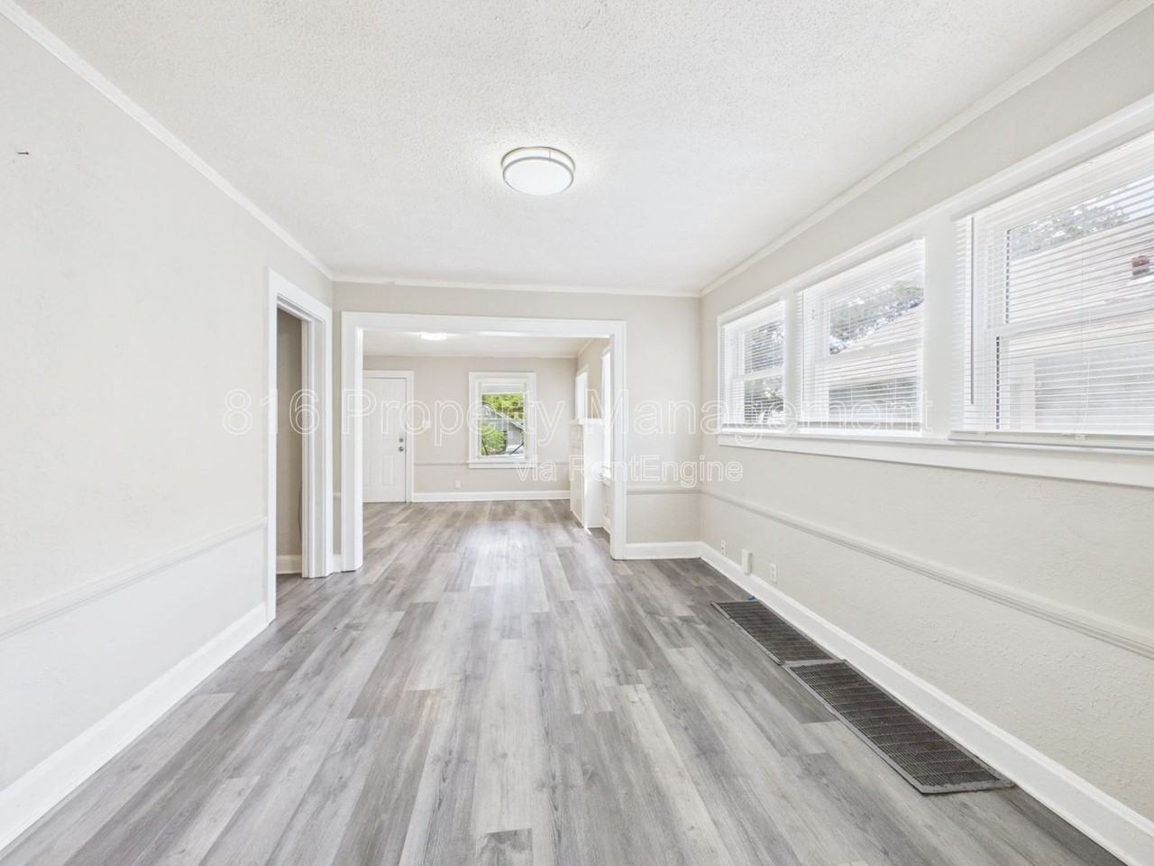 5636 Garfield Ave - Photo 7 of 22