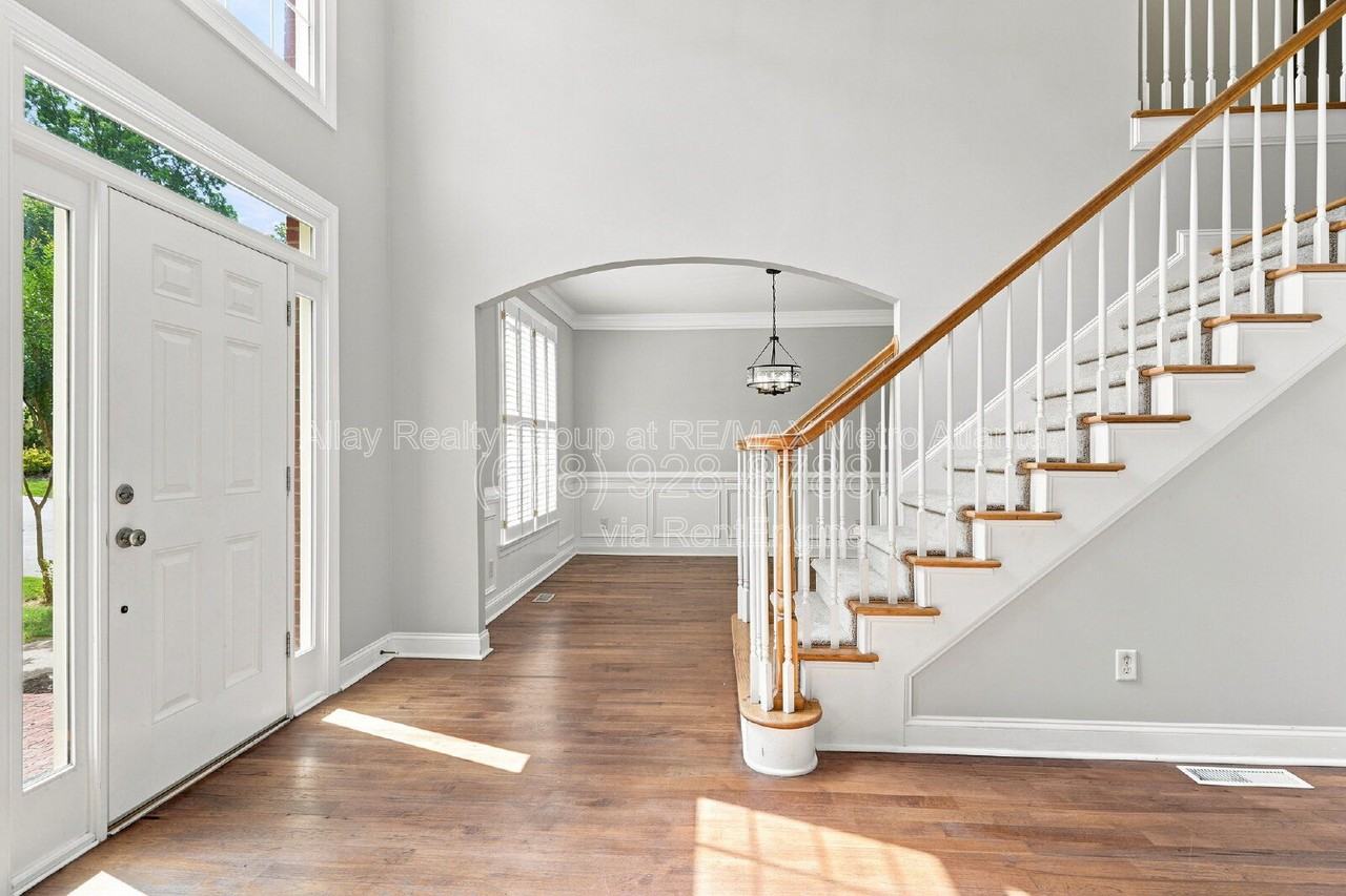 6725 Ridgefield Dr - Photo 4 of 50