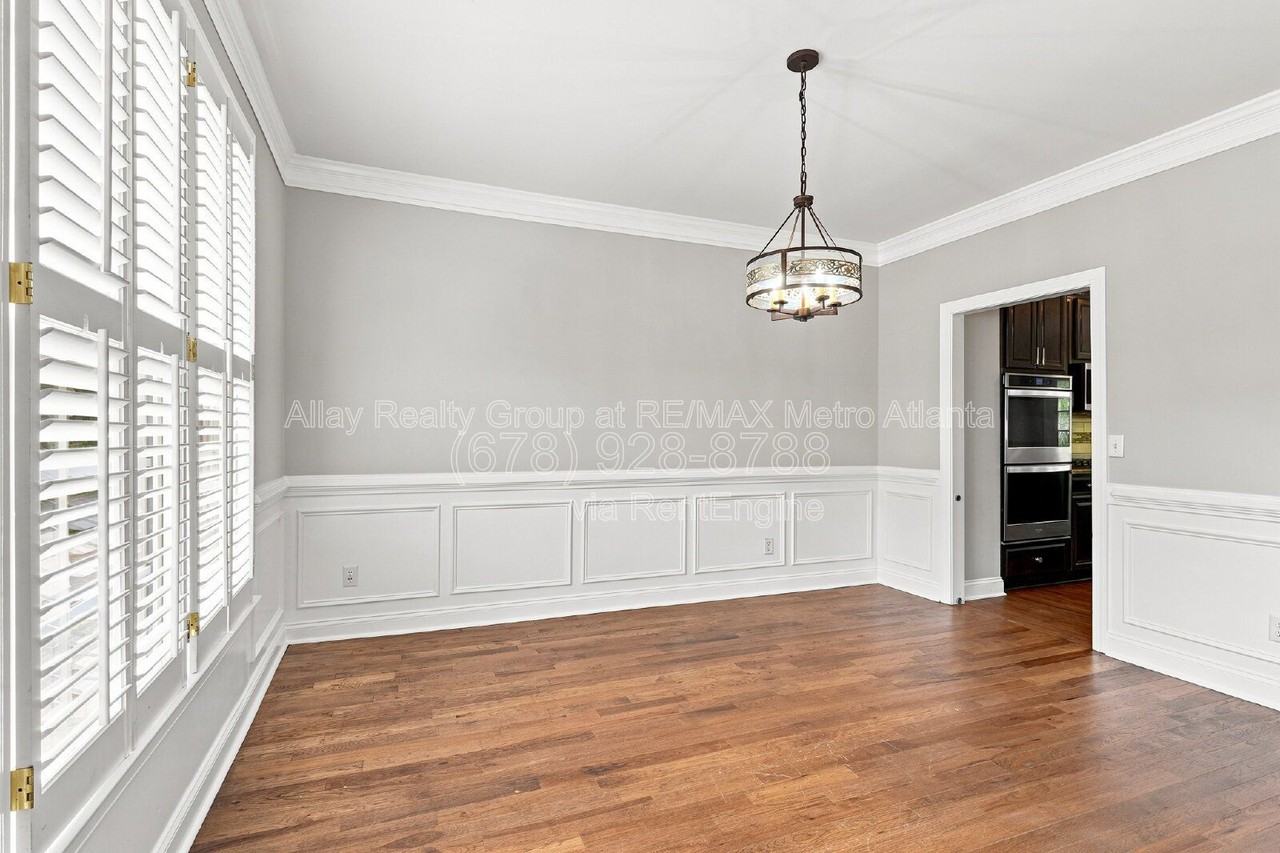 6725 Ridgefield Dr - Photo 5 of 50