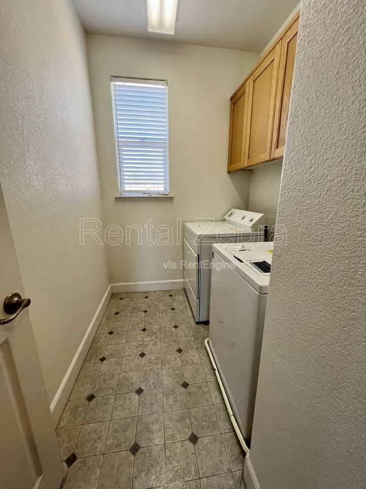 459 Jacobs Dr - Photo 4 of 25