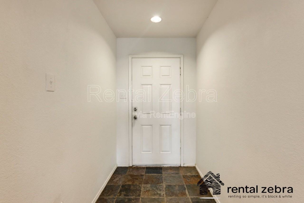 1336 Castle Ridge Rd - Photo 3 of 19