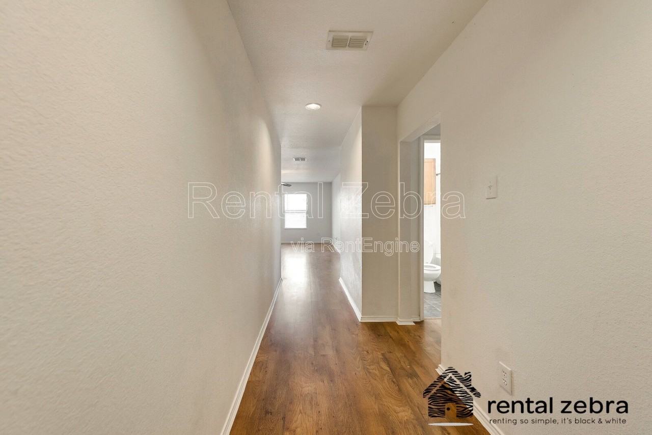 1336 Castle Ridge Rd - Photo 4 of 19