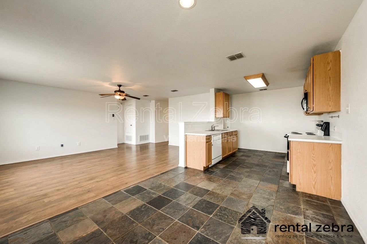 1336 Castle Ridge Rd - Photo 7 of 19