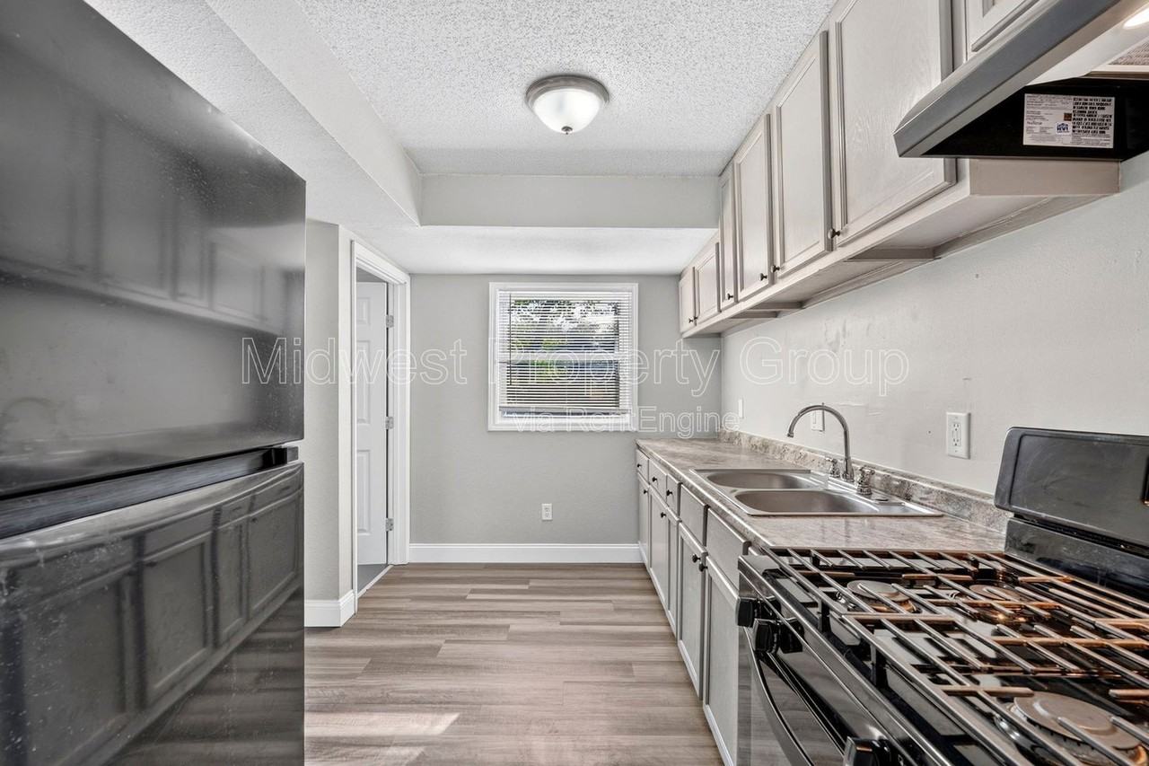 273 Roderick Dr - Photo 5 of 22