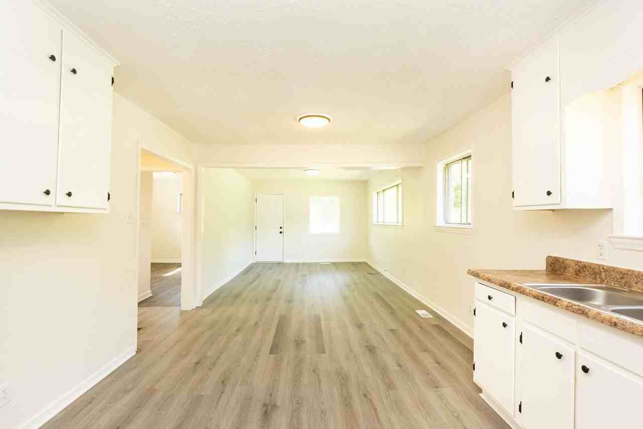 5801 Clover St - Photo 3 of 20