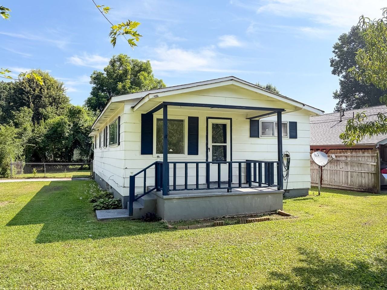 5801 Clover St - Photo 4 of 20