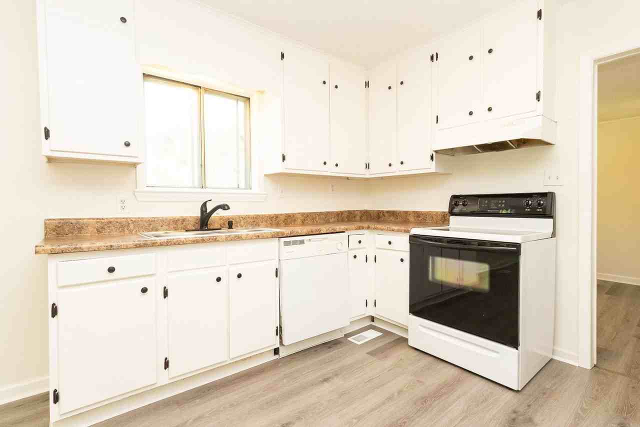 5801 Clover St - Photo 5 of 20