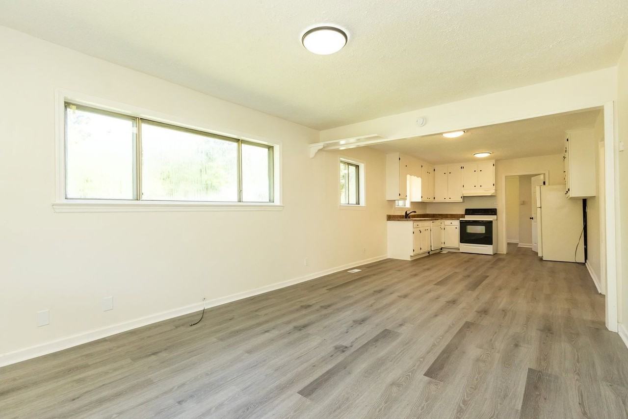 5801 Clover St - Photo 6 of 20