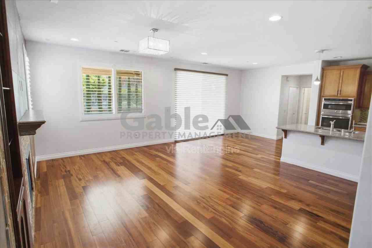 28625 Stonegate Ct - Photo 5 of 31