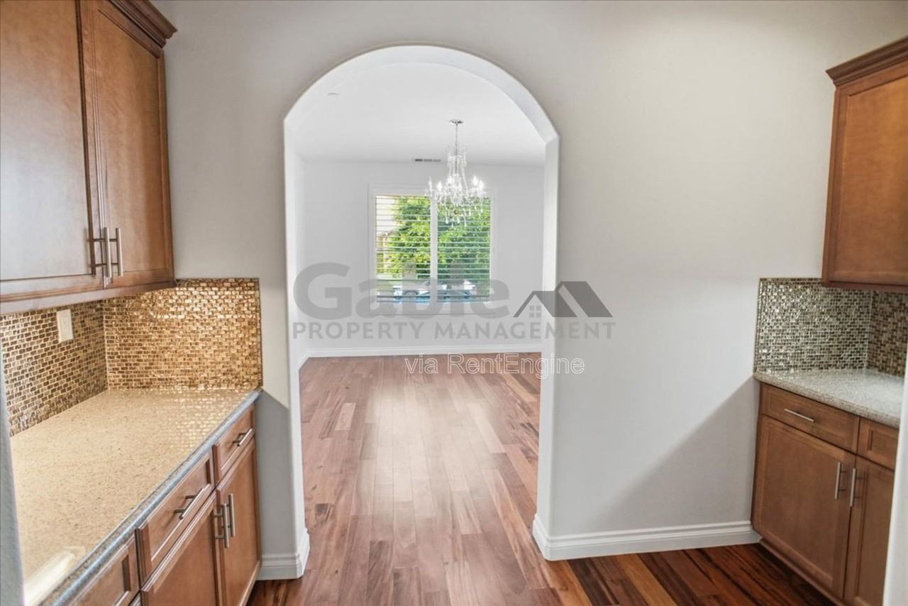 28625 Stonegate Ct - Photo 7 of 31