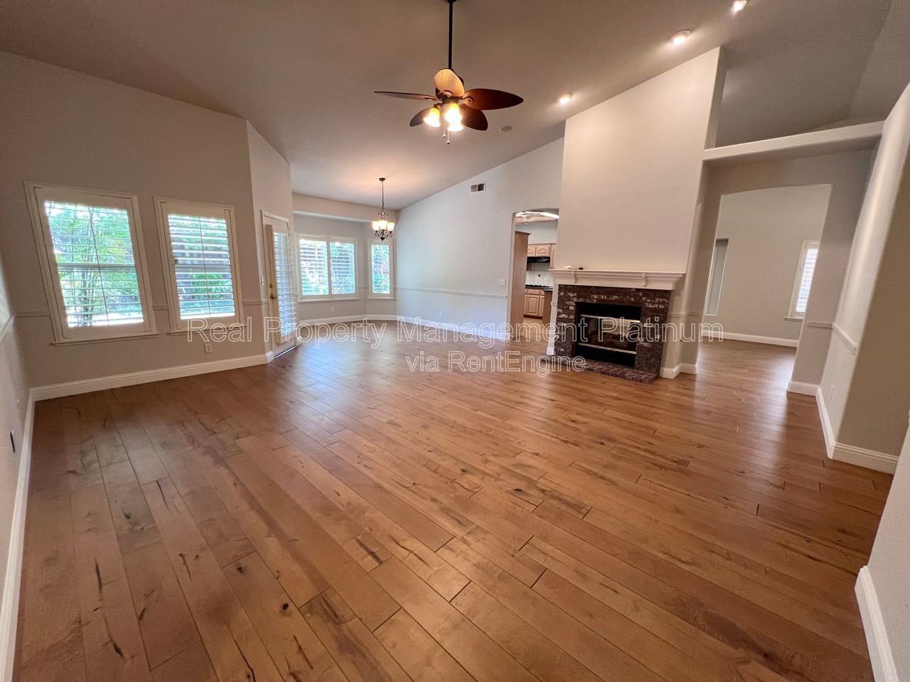 2552 E Kelso Ave - Photo 3 of 27