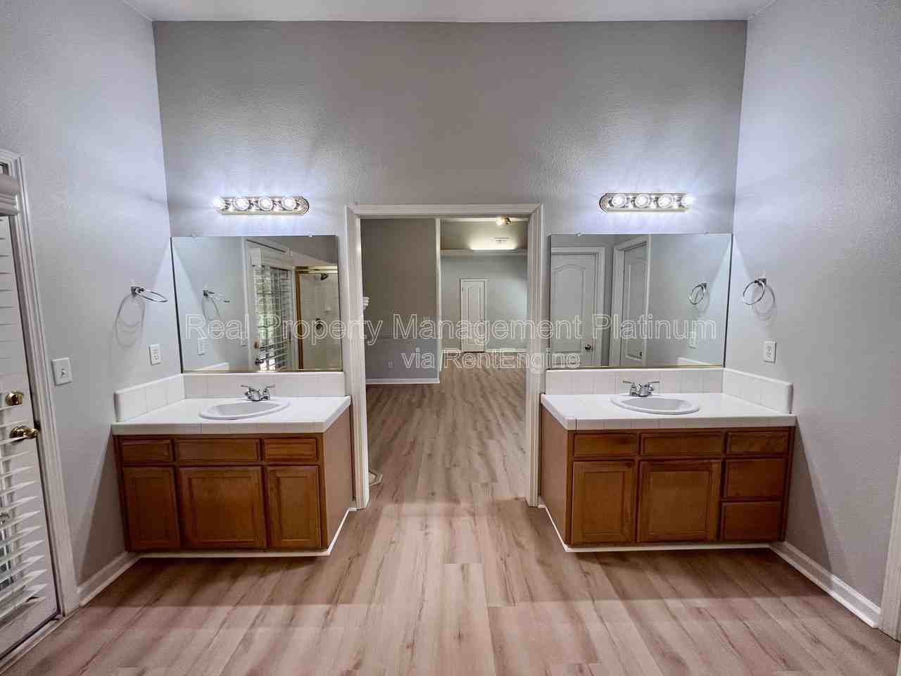 2552 E Kelso Ave - Photo 5 of 27