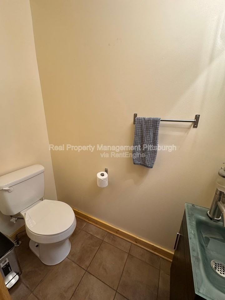 47 Van Braam St - Photo 7 of 23