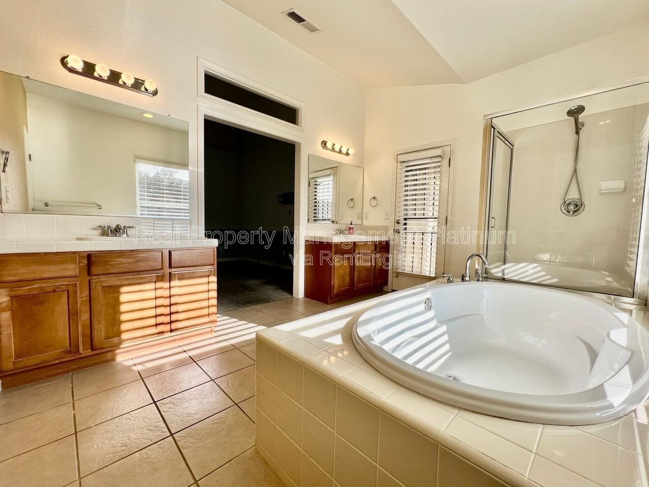 6859 E Cortland Ave - Photo 6 of 21