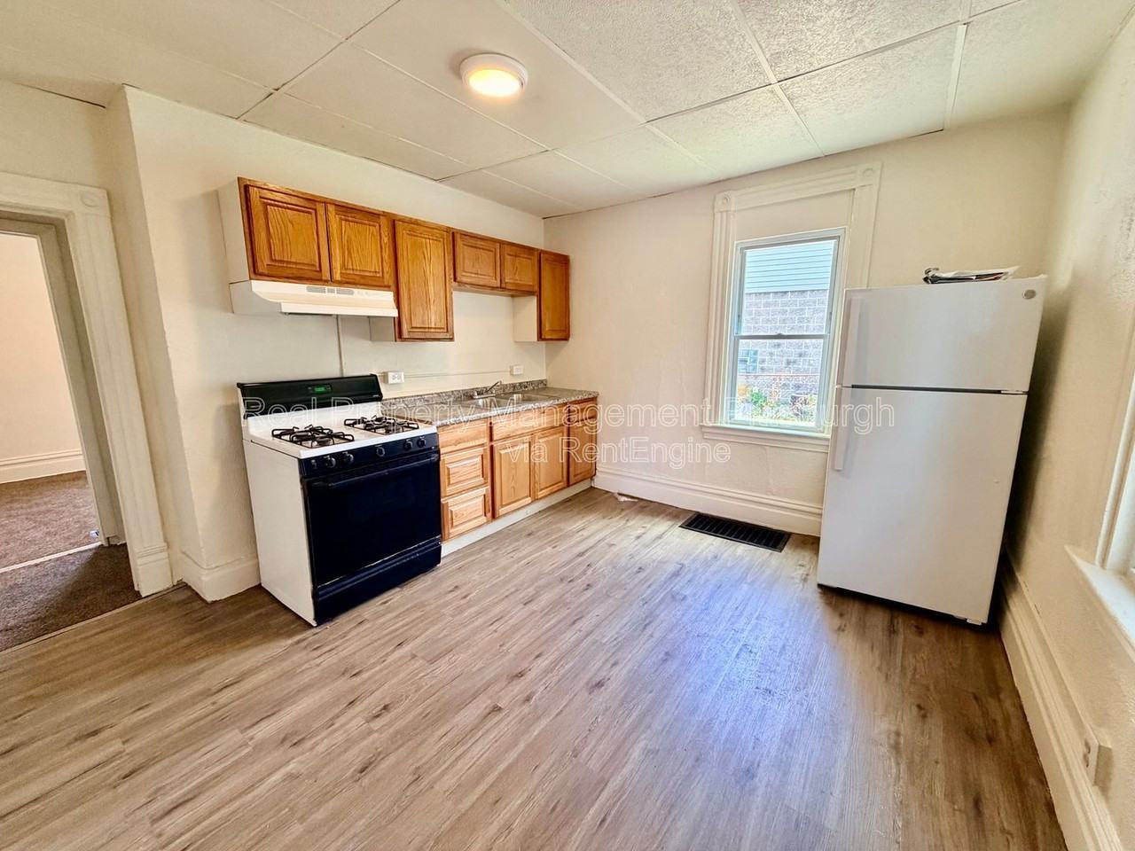 405 Main St - Photo 5 of 21